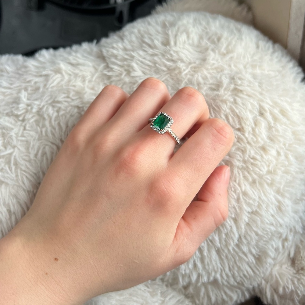Simulated Emerald Ring - Picture 4 of 5